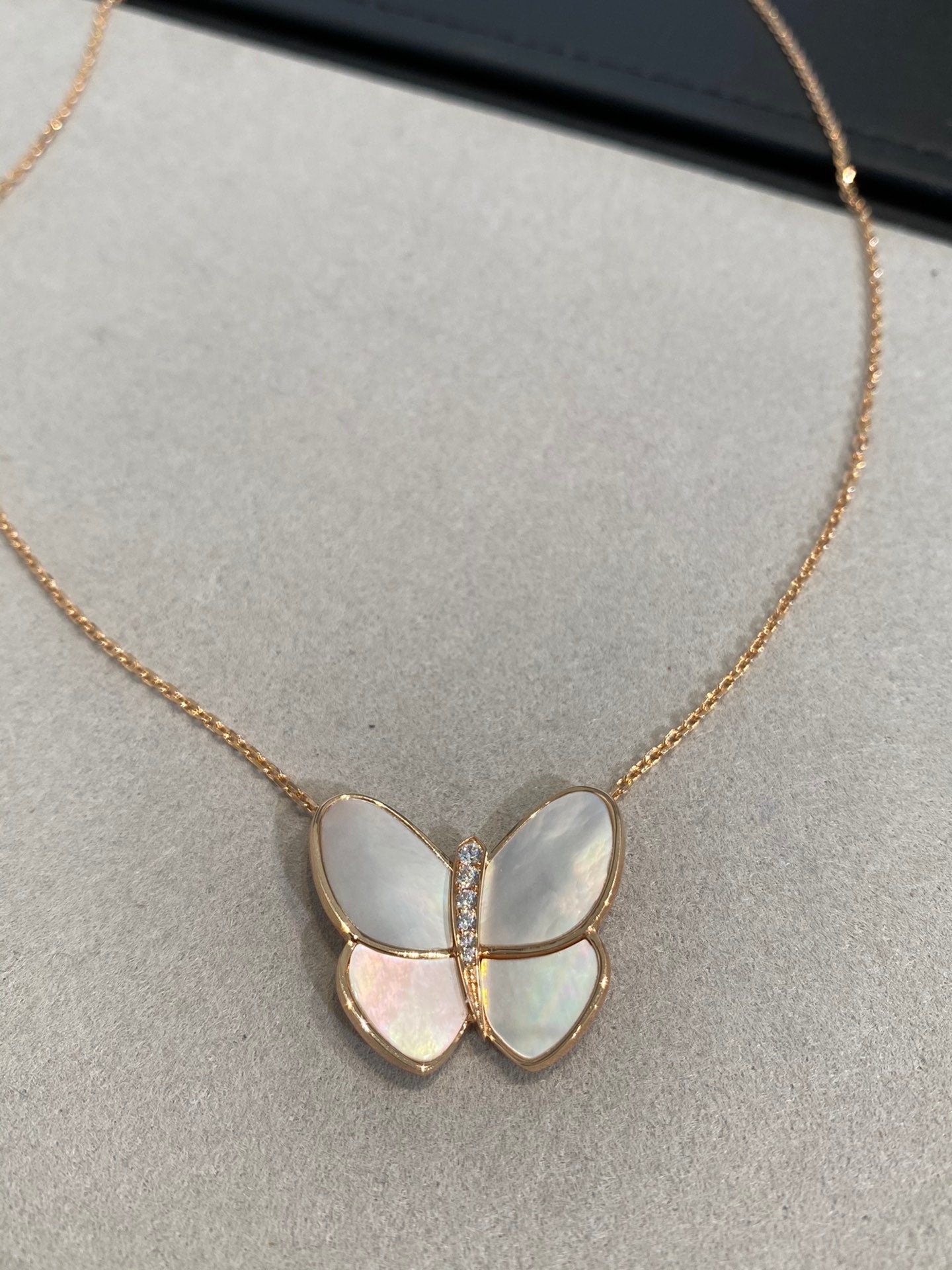 [Rosla Jewelry]BUTTERFLY GOLD MOP DIAMOND NECKLACE