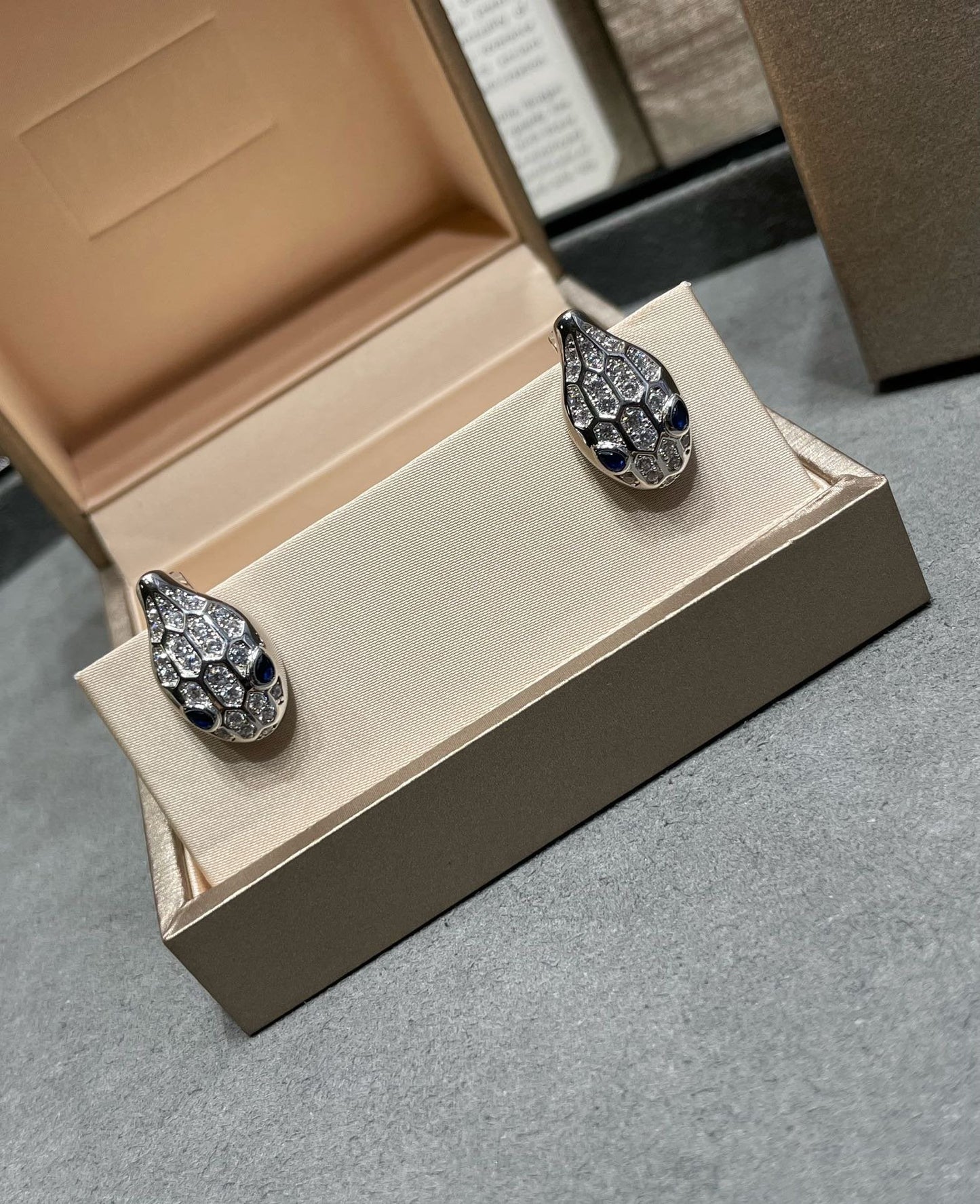 [Rosla Jewelry]SERPENT DIAMOND STUD EARRINGS