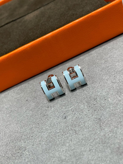 [Rosla Jewelry]POP H SKY BLUE STUD EARRINGS