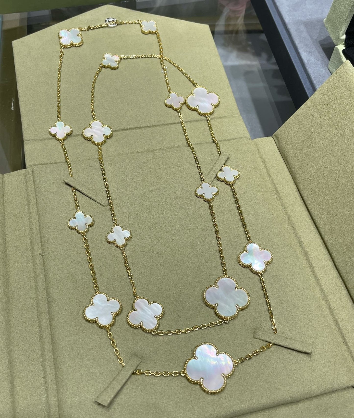 [Rosla Jewelry]CLOVER 16 MOTIF WHITE MOP GOLD NECKLACE