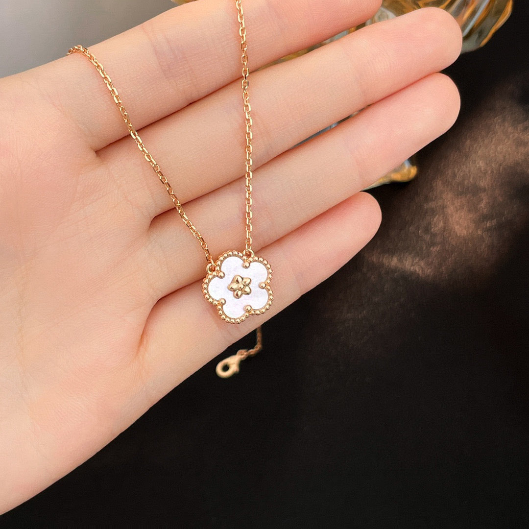 [Rosla Jewelry]LUCKY  WHITE MOP  PLUM BLOSSOM NECKLACE