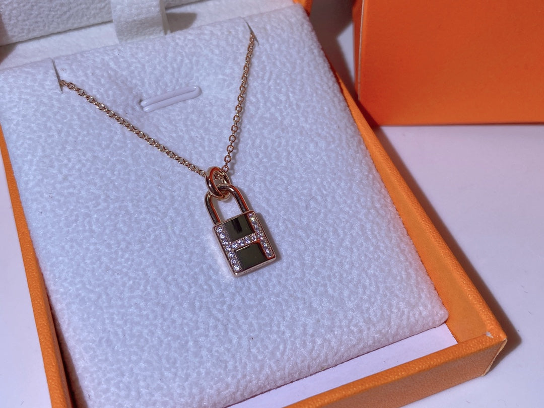 [Rosla Jewelry]HM ADVANCED NICHE LOCK HEAD NECKLACE DIAMONDS