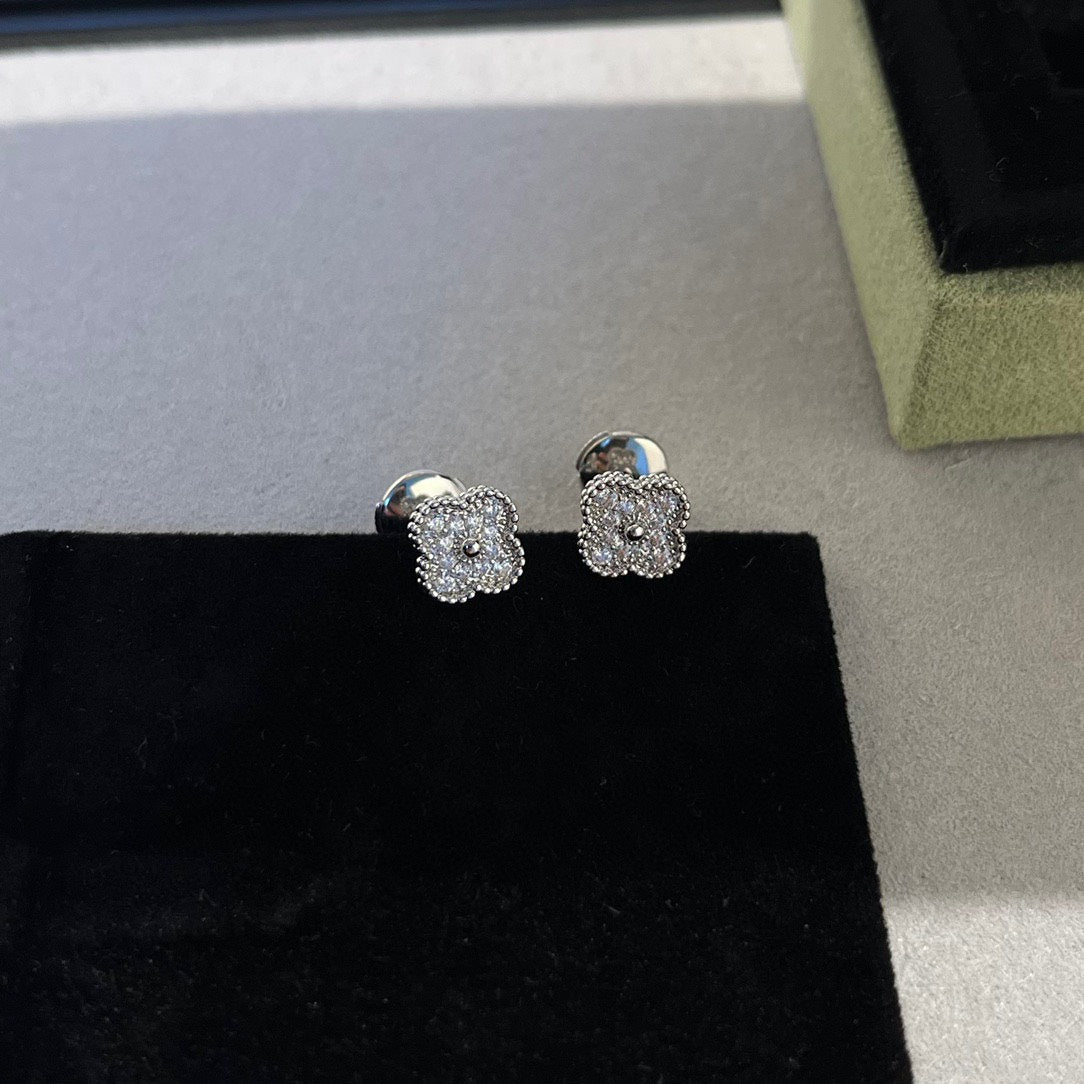 [Rosla Jewelry]CLOVER MINI DIAMOND STUD EARRINGS